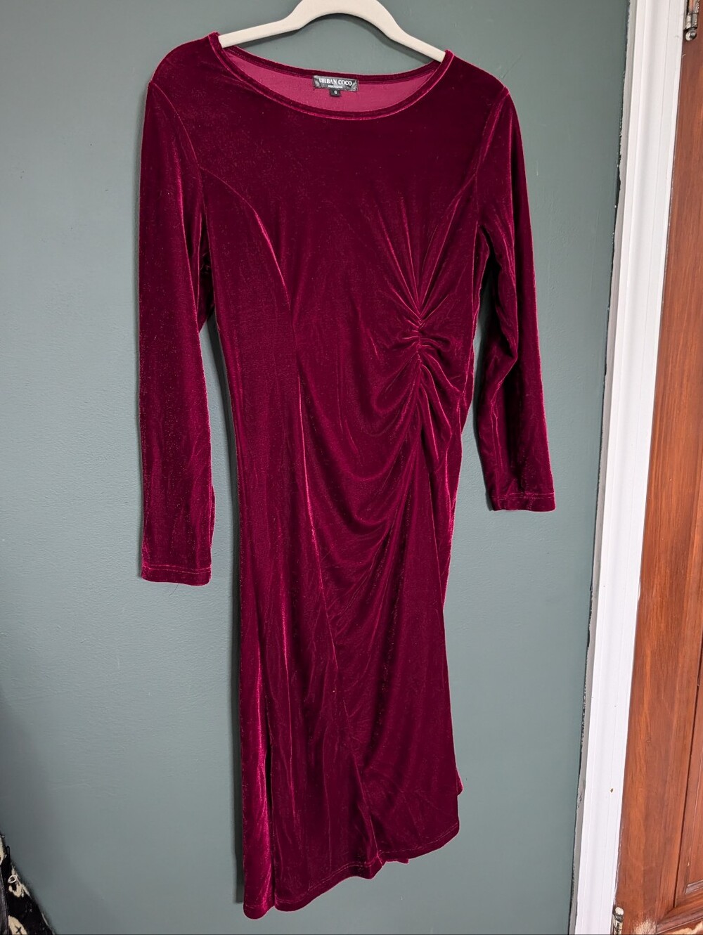 Urban Coco Velvet Ruched Long Sleeve Dress in Burgundy